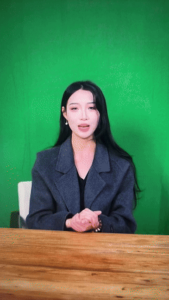 视频号手持手机报时